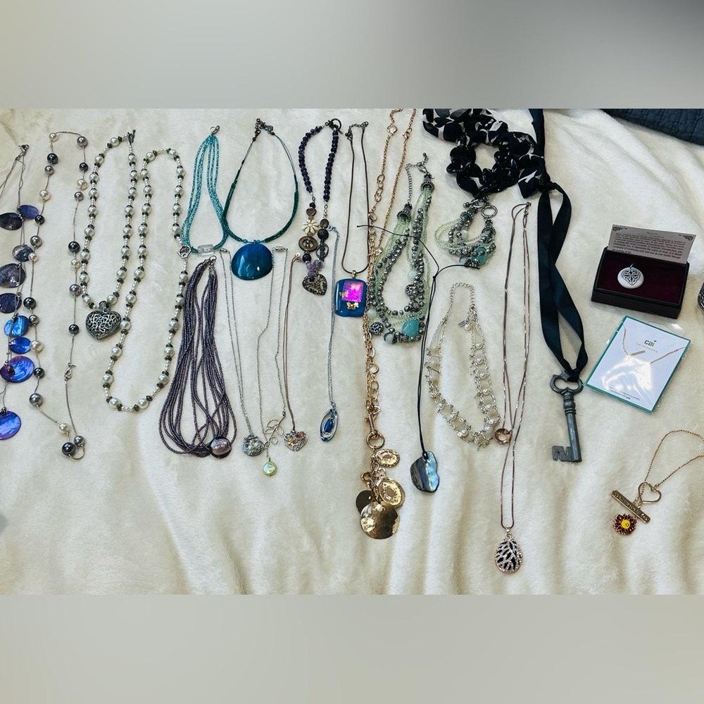 Fashion Jewelry Lot 25pc Necklace Sets Artisan Vintage Handmade New & Like New